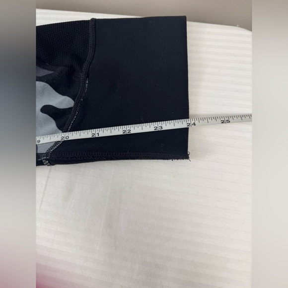 Athleta Black Gray shadow camo Leggings size small pockets - Picture 12 of 13